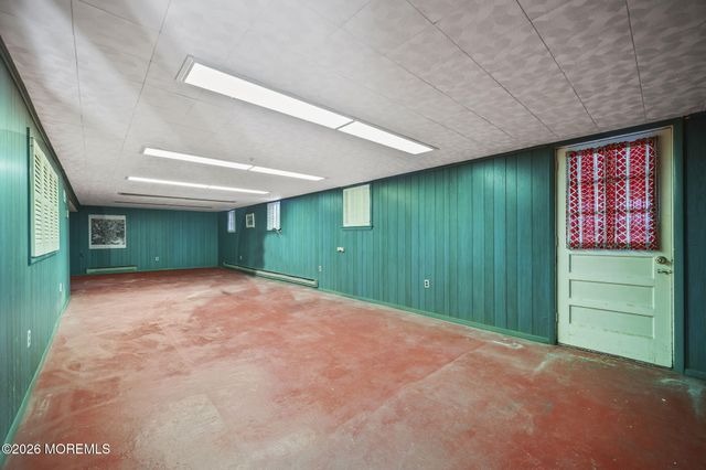 31 East Drive, Toms River, NJ 08753