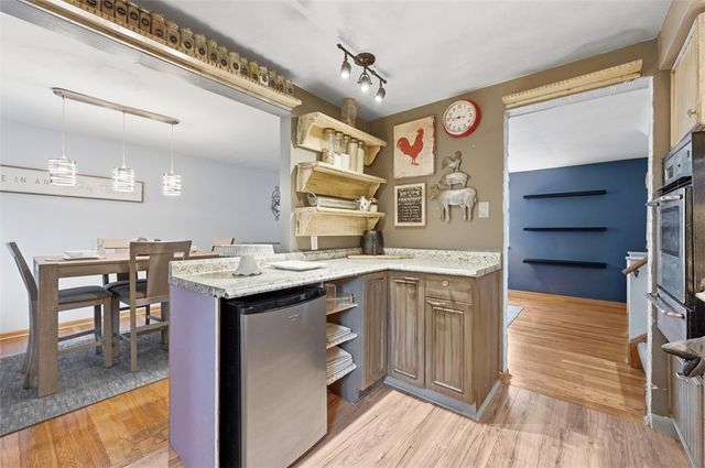4662 Mapledale Dr, Lincoln Place, PA 15120