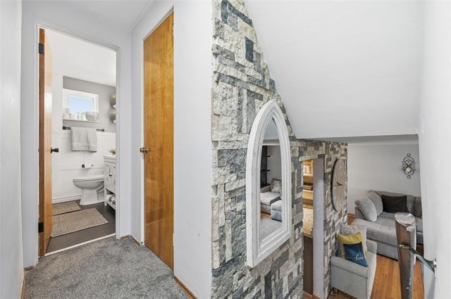 4662 Mapledale Dr, Lincoln Place, PA 15120