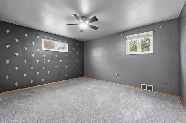 4662 Mapledale Dr, Lincoln Place, PA 15120