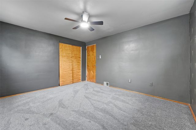 4662 Mapledale Dr, Lincoln Place, PA 15120