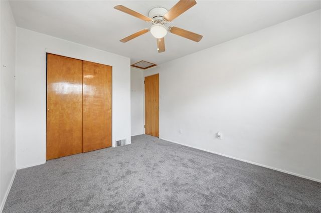 4662 Mapledale Dr, Lincoln Place, PA 15120