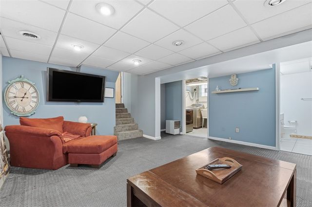 4662 Mapledale Dr, Lincoln Place, PA 15120