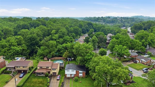 4662 Mapledale Dr, Lincoln Place, PA 15120