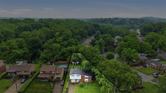 4662 Mapledale Dr, Lincoln Place, PA 15120