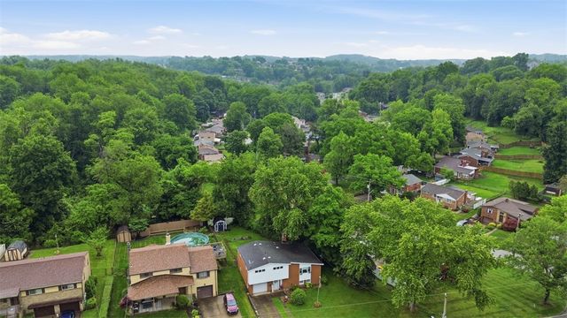 4662 Mapledale Dr, Lincoln Place, PA 15120