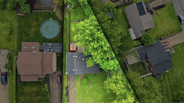 4662 Mapledale Dr, Lincoln Place, PA 15120