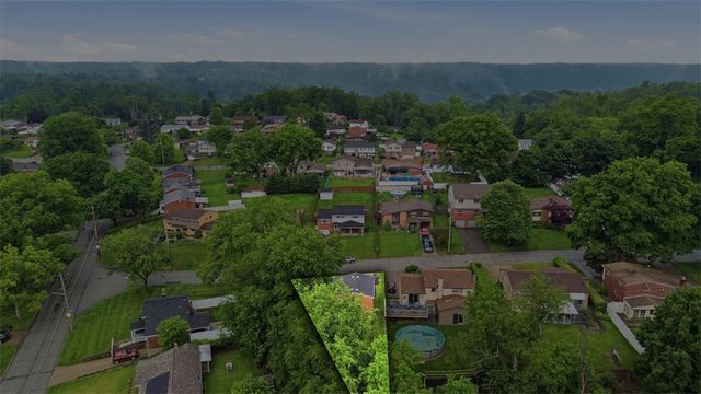 4662 Mapledale Dr, Lincoln Place, PA 15120