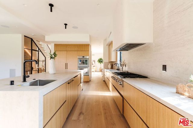 1611 S Bedford Street, Los Angeles, CA 90035