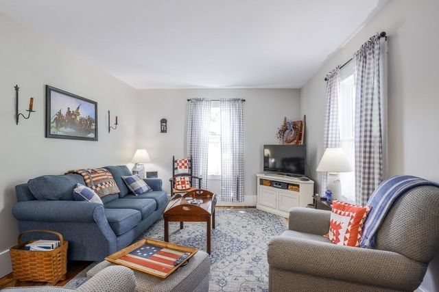 11 High St, West Brookfield, MA 01585