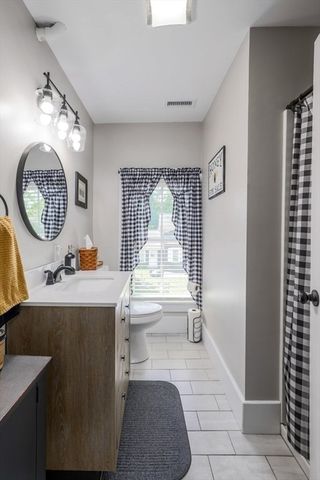 11 High St, West Brookfield, MA 01585