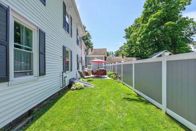 11 High St, West Brookfield, MA 01585