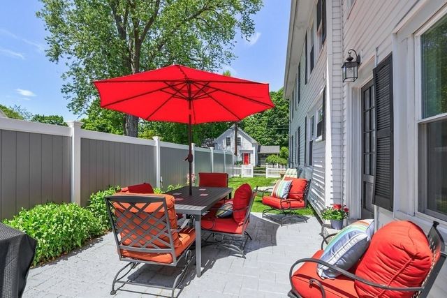 11 High St, West Brookfield, MA 01585