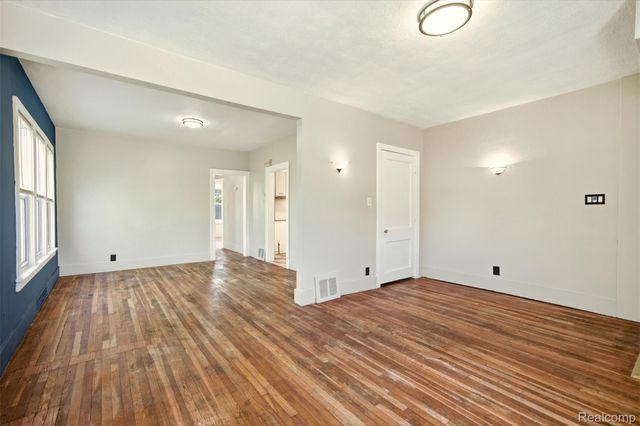 390 Ashland Street, Detroit, MI 48215