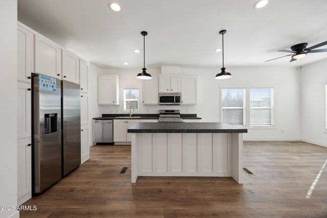 360 W GRANADA Drive, Paulden, AZ 86334