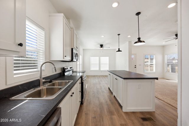 360 W GRANADA Drive, Paulden, AZ 86334