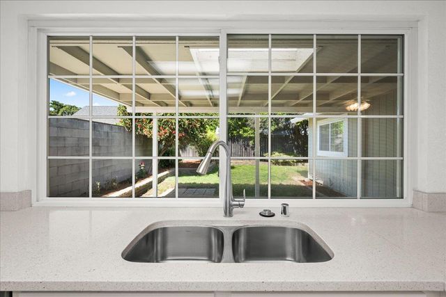 8997 Gainsboro Way, Sacramento, CA 95826