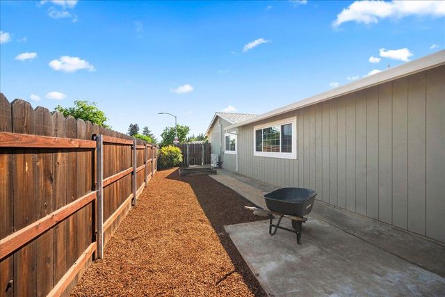 8997 Gainsboro Way, Sacramento, CA 95826