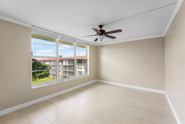 3150 NE 48th Court 411, Lighthouse Point, FL 33064