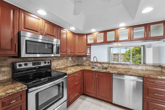 3150 NE 48th Court 411, Lighthouse Point, FL 33064