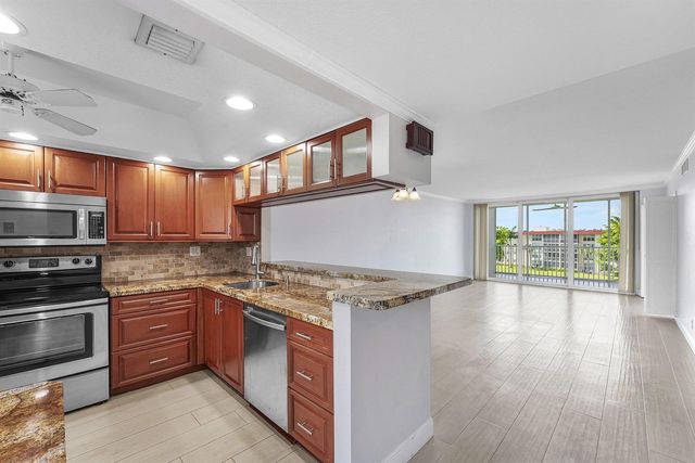 3150 NE 48th Court 411, Lighthouse Point, FL 33064