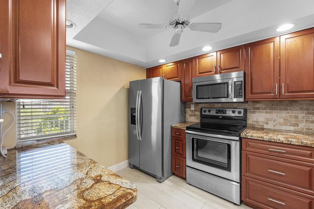 3150 NE 48th Court 411, Lighthouse Point, FL 33064