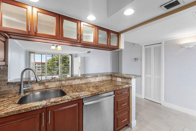 3150 NE 48th Court 411, Lighthouse Point, FL 33064