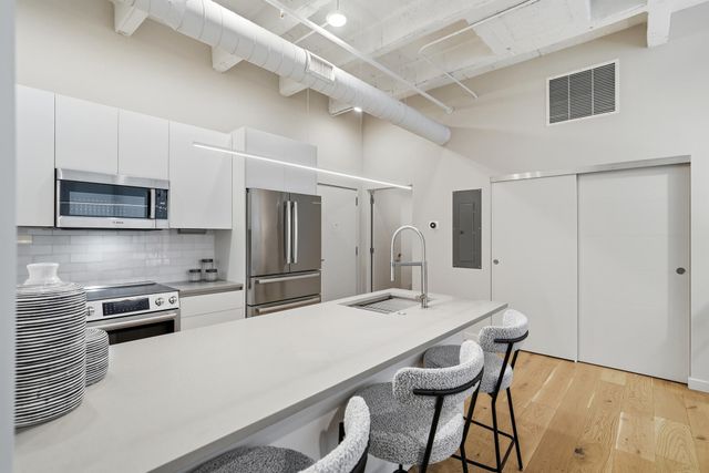 120 Main Street, 205, Newport, KY 41071