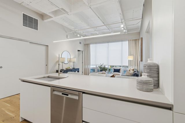 120 Main Street, 205, Newport, KY 41071