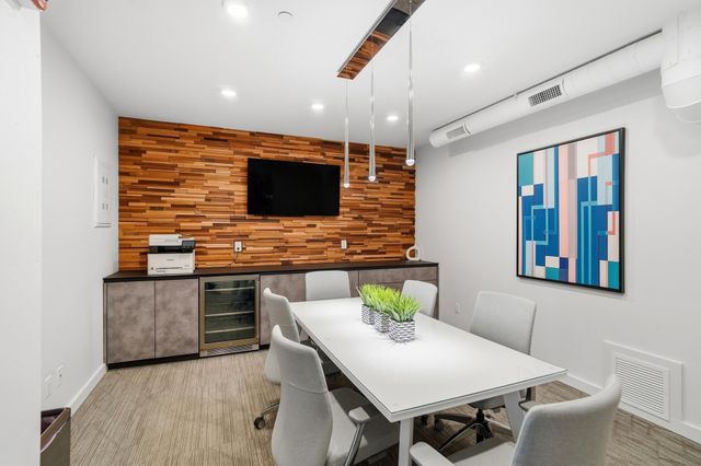 120 Main Street, 205, Newport, KY 41071