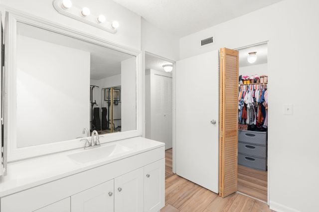 3000 Riverside Dr 302-1, Coral Springs, FL 33065