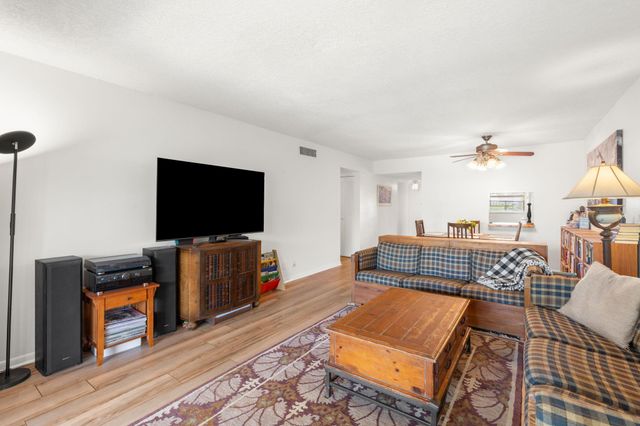 3000 Riverside Dr 302-1, Coral Springs, FL 33065