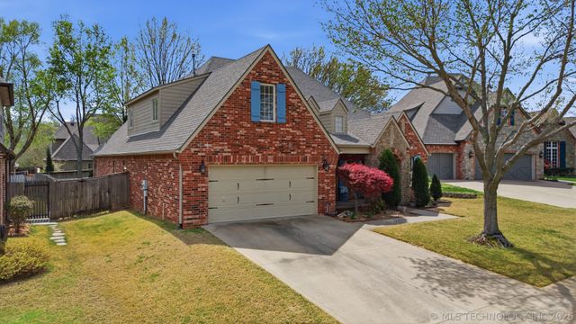 8806 E 110th Place, Tulsa, OK 74133