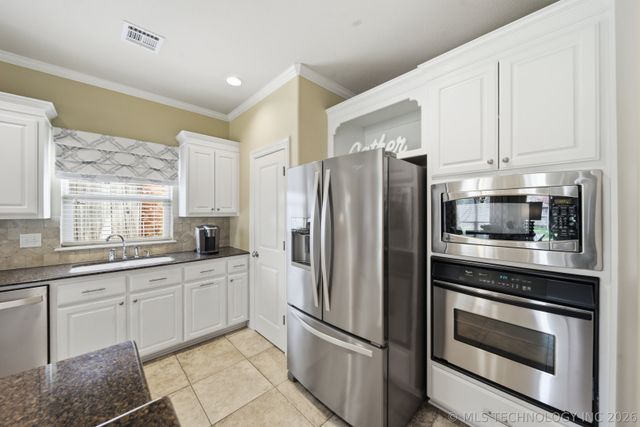 8806 E 110th Place, Tulsa, OK 74133