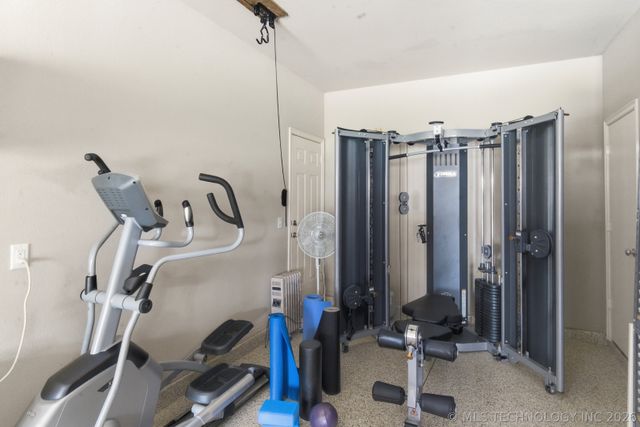 8806 E 110th Place, Tulsa, OK 74133