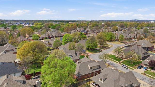 8806 E 110th Place, Tulsa, OK 74133