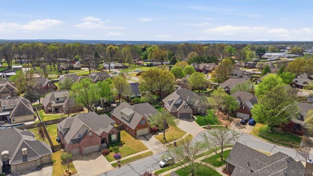 8806 E 110th Place, Tulsa, OK 74133