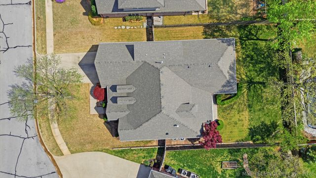 8806 E 110th Place, Tulsa, OK 74133