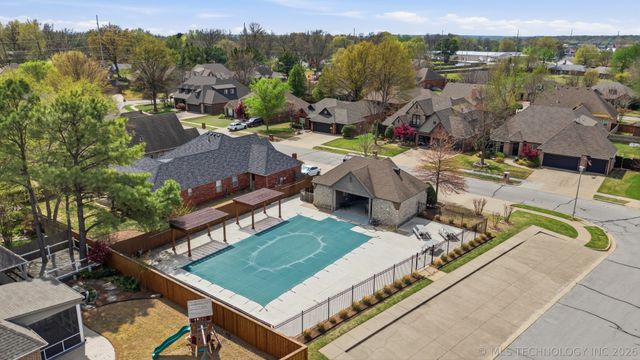 8806 E 110th Place, Tulsa, OK 74133