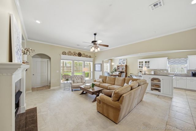 8806 E 110th Place, Tulsa, OK 74133