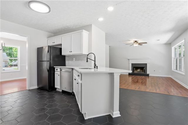 7318 Coral Lake Drive, Flowery Branch, GA 30542