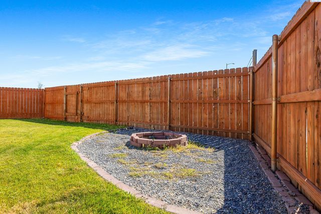 9305 W 9th Place, Kennewick, WA 99336