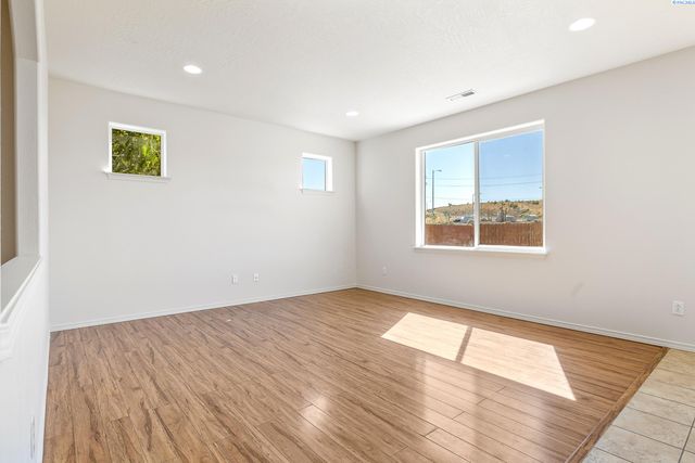 9305 W 9th Place, Kennewick, WA 99336