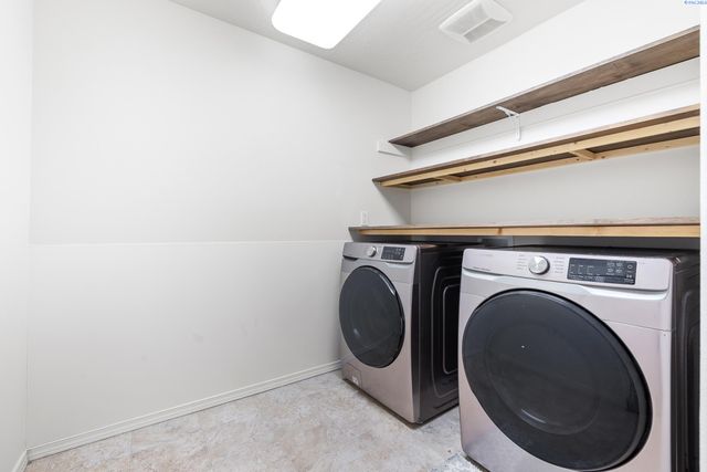 9305 W 9th Place, Kennewick, WA 99336