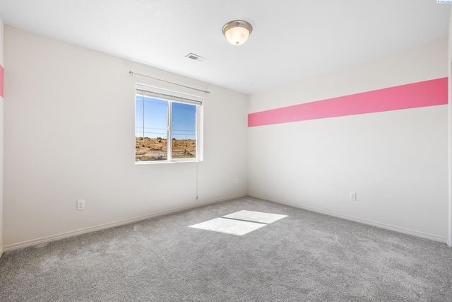 9305 W 9th Place, Kennewick, WA 99336