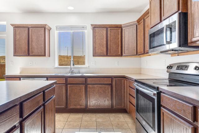 9305 W 9th Place, Kennewick, WA 99336