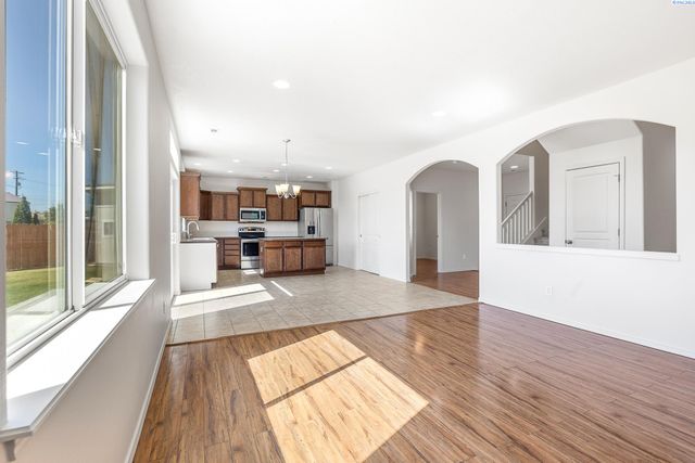 9305 W 9th Place, Kennewick, WA 99336