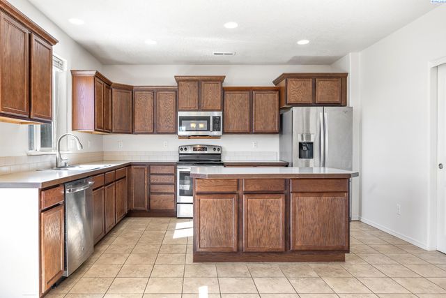 9305 W 9th Place, Kennewick, WA 99336