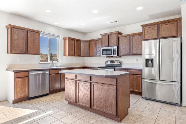 9305 W 9th Place, Kennewick, WA 99336
