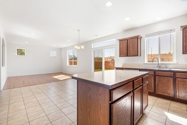 9305 W 9th Place, Kennewick, WA 99336